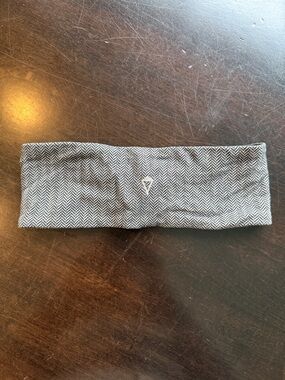 Ivivva Black and White Herringbone Kids Headband/ear warmer